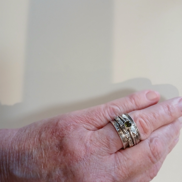 🍁925 Sterling Silver Spin Ring w/ Peridot Accent🍁 - Picture 4 of 8